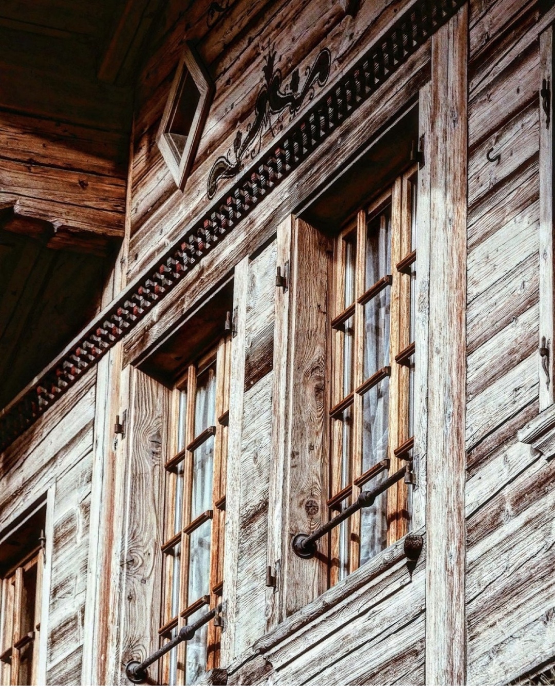 Whether it is carefully restored by skilled artisans or a new build in old material this is a perfect example of a Saanenland chalet | Photo Aliya Diamante