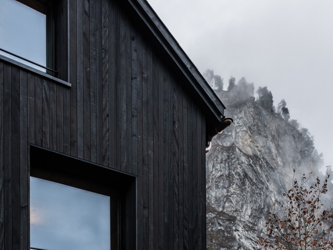 An example of new chalet in timber by Gion Caminada Architects