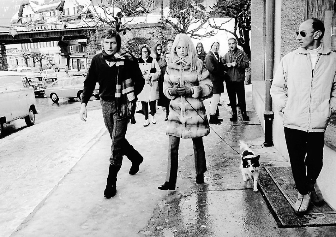 Brigitte Bardot (with dog) and Gunter Sachs (left) were a couple from 1966 to 1969 and often travelled to Gstaad.