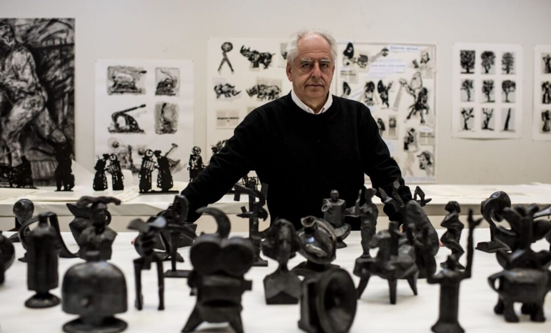Until 5 February, Hauser & Wirth is hosting an exhibition by William Kentridge called “Singer Solo”