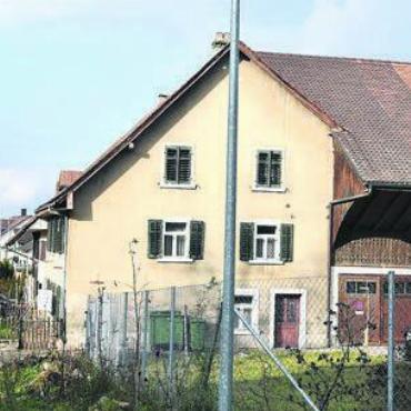 Was sagt überhaupt die Denkmalpflege? - Abbruch verhindern: Mit einem weiteren Vorstoss thematisiert SVP-Einwohnerrat Manfred Breitschmid die Zukunft der beiden alten Häuser an der Steingasse, die um 1800 erbaut wurden. Bild: dm