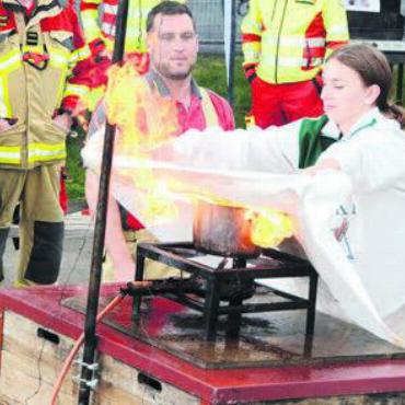 Momente für die Ewigkeit - 17. September: selber löschen an der Feuerwehrübung in Dintikon.