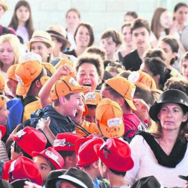 Herausforderungen und Chancen - Die Führung der Schule gehört neu in die Zuständigkeit der Gemeinde, die Organisationsform hat sich bewährt. Und die Schule selber erlebte mit dem Jugendfest einen ganz grossen Höhepunkt. Bilder: Archiv