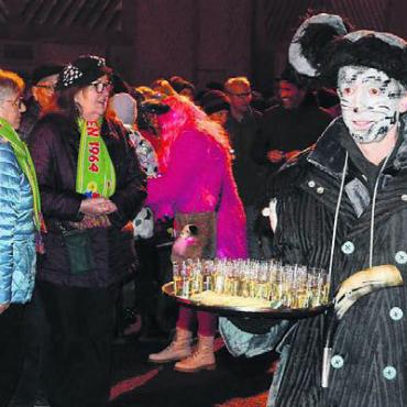 73er lassen die Mäuse tanzen - Die Jahrgänger erweisen sich auch an dieser Fasnacht als wunderbare Gastgeber.