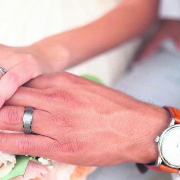 Umsiedlung braucht viel Geduld - Hochzeiten sind sehr beliebt: Das Regionale Zivilstandsamt Wohlen feierte im letzten Jahr fast 150-mal mit den Paaren den schönsten Tag des Lebens. Aktuell wird dies weiterhin am bestehenden Ort an der Zentralstrasse geschehen, ein allfälliger Wechsel an die Bünzstrasse 3 braucht noch weitere Abklärungen. Bild: pixelio