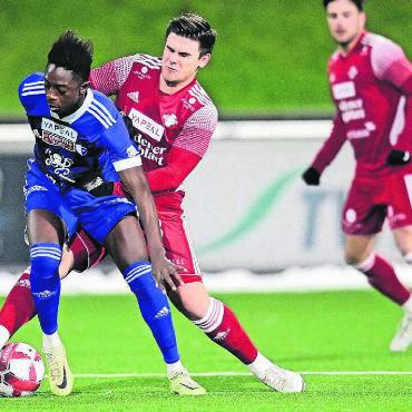 Ab in den Süden - Seydou Ouedraogo (links) ist der zweite Winterneuzugang beim FC Wohlen nach Zidane Vaz. Bild: Alexander Wagner