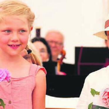 «Stolz und glücklich» - Lisa und Nils präsentieren die Elternrosen von «Vogellisi».