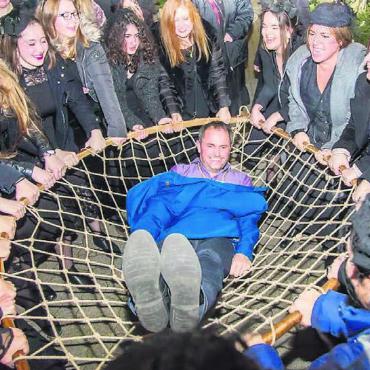 Frauen an der Macht - An den Meitlitagen werden Männer gefangen. Bild: zg