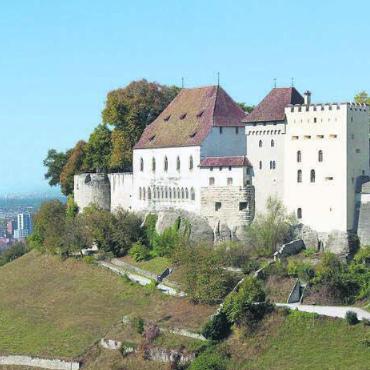 Strommangellage endet - Kulturbauten wie das Schloss Lenzburg dürfen ab 15. April wieder nachts von aussen beleuchtet werden. Bild: Museum Aargau
