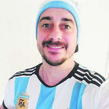 Mit Maradonas Hose zum Titel - De frühere FC-Wohlen-Spieler José Luis Mamone ist im WM-Fieber. Bild: zg