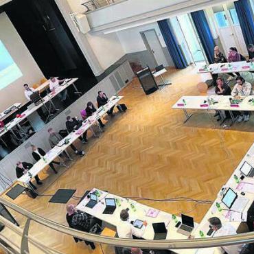 Stärkung des Parlaments - Das Parlament soll gestärkt werden: Die Motion der Mitte zielt darauf ab, die Position des Einwohnerrates vor allem gegenüber Gemeinderat und Verwaltung zu verbessern. Bild: Archiv