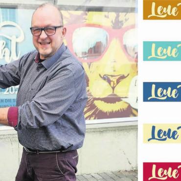 Die Fäschtbändeli sind da - Citymanager Ralph Nikolaiski wird für die Leuefäscht-Bändeli am Ostermontag zum Marktfahrer. Die Eintrittstickets gibt es in fünf verschiedenen Farben für vier Tage. Bild: Marco Huwyler