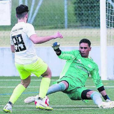 Bremgarten überrollt Schlusslicht - Bremgarten-Goalie Dos Santos (rechts) hielt seinen Kasten sauber. Seine Vorderleute erzielten sieben Tore. Bild: André Griffel