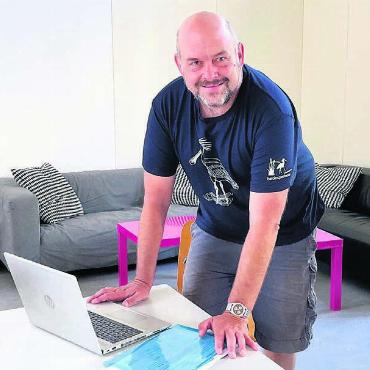 Wie der Verkehr künftig rollen soll - Patrick Schmid, Grünen-Einwohnerrat, Mitglied der KGV-Begleitgruppe und Organisator vom «Verkehrskafi». Bilder: Walter Minder