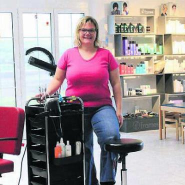 Sich entspannt verwöhnen lassen - Rita Vollenweider verwöhnt ihre Kunden im lichtdurchfluteten Salon.