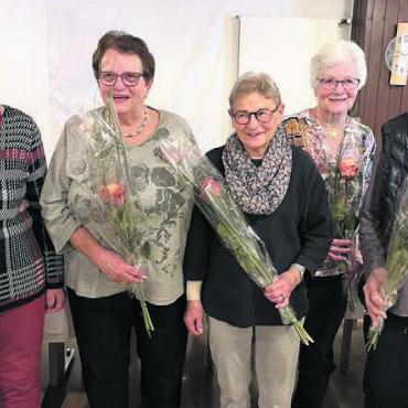 Die Gründerinnen geehrt - Sie gehörten vor 40 Jahren zu den Gründerinnen (von links): Liseli Hilfiker, Erika Gisler, Silvia Gasser, Emmeli Zimmermann, Helga Bensegger (1. Präsidentin). Bild: zg