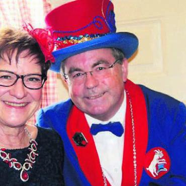 Eine Ehrensache - Dani «de Gsellig» Bigler und seine Frau Katharina haben die Fasnacht im Blut und freuen sich auf das, was kommt. Bild: zg