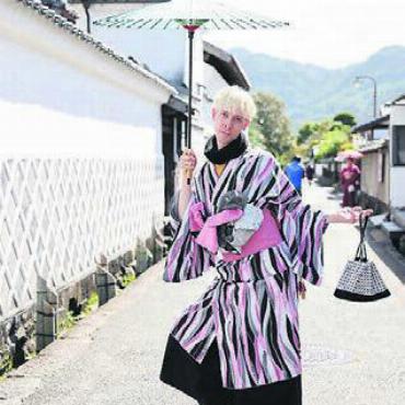 Coco Schwarz in Pink - Im Kimono: Die Wohlerin gab rund 500 Konzerte in Japan.