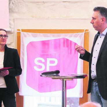 Eine Kämpferin par excellence - Gastgeber: Laura Pascolin (Präsidentin SP Wohlen) und Stefan Dietrich (Co-Präsident SP Aargau) im Gespräch.