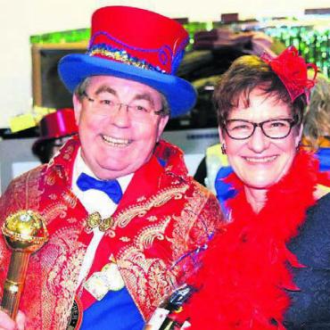 Eine Ehrensache - Ehrenkammerer «Dani de Gsellig» und seine Gattin Katharina in Hägglingen zu Gast.