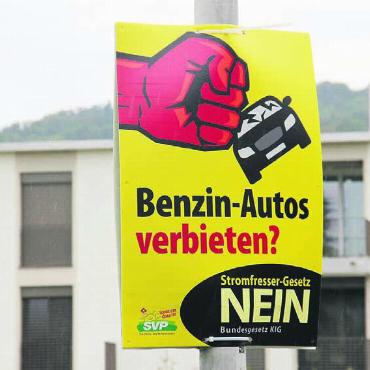 Anders als die nationale Meinung - Die Plakate waren im ganzen Land montiert – im Freiamt überzeugten die Gegner des Klimagesetzes mehr. Bild: Monica Rast