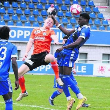 Der grosse Abschied - Guillaume Taty (rechts) bleibt dem FC Wohlen erhalten. Bild: Archiv/jl