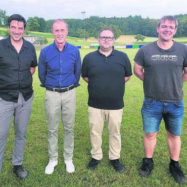 Alter, frischer Wind - Bünz-Maiengrün präsentiert Trainer und Sportchef (von links): Michael Furlan (Präsident), Dieter Senn (Trainer), Claudio Bonasso (Sportchef), Stefan Vasko (Vizepräsident). Bild: zg