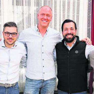 Kerngesund – und ein neues Ehrenmitglied - Der Vorstand des FC Villmergen, von links: Domenico Azzarito, Simone Antonelli, Sandro Meyer, Ali Zülfüogullari und Roland Heim. Es fehlt: Benito Circone. Bilder: zg
