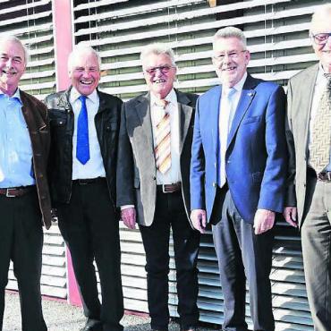 Junggebliebene im Vorstand - Die Vorstands-Mannen, die die Mitgliederversammlung organisierten und umsetzten, von links: Erwin Notter (Beisitzer), Karl Strebel (Beisitzer), Erwin Berger (Kassier), Othmar Huber (Präsident) und Roman Abt (Aktuar). Bild: zg