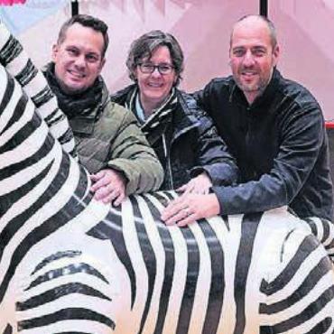 Casino wird zum Zirkus - Die Gastgeber Marc Döderlein, Angela Belser und Adrian Belser freuen sich auf Jung und Alt. Bild: zg