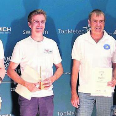 Mark Käppeli gewinnt die Silbermedaille - Das Podest (v. l.): Claudio Etterli (3. Rang); David Leemann (Schweizer Meister); Mark Käppeli aus Wohlen / Michael Reiner (2. Rang). Bild: pd / Konrad Wandeler