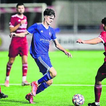 Wiedergutmachung gelungen - Die U23 des FC Wohlen (Noah Jappert, Mitte) trifft nach dem Sieg gegen Brugg auf die zweite Mannschaft des FC Baden. Bild: Archiv/awa
