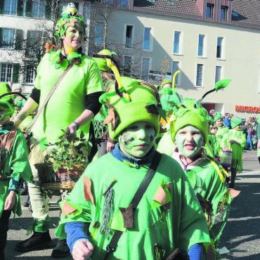 Die Kleinen ganz gross - Die Kindergartenklassen hatten sich dem Motto der Heid-Heid angeschlossen und entpuppten sich als die vier Elemente als wahrer Hingucker. Bilder: Chregi Hansen