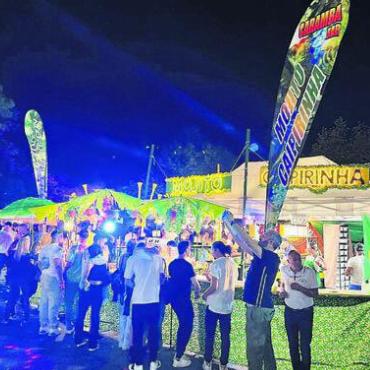 Brasilianischer Farbtupfer - Die Betreiber der «Caramba Brasil»-Insel wollen lateinamerikanisches Flair nach Bremgarten bringen. Bild: zg