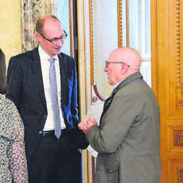 Das Los musste entscheiden - Zufallsbegegnung: Nationalratspräsident Martin Candinas und Büttiker Franco Mazzotta.
