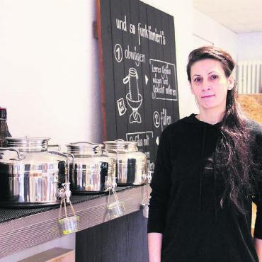 Unverpackte Tatsachen - Gabi Fisch steht voll und ganz hinter ihren Produkten und dem Konzept «unverpackt». Bild: Monica Rast