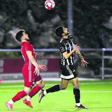 Rückkehrer mit Torhunger - Luigi Milicaj (links) im Duell gegen die Black Stars Basel. In diesem Spiel blieb er ohne Torerfolg und Muri musste eine 2:4-Niederlage hinnehmen. Seit seiner Rückkehr haben die Murianer aber bereits mehr Punkte geholt als in der ganzen Vorrunde.