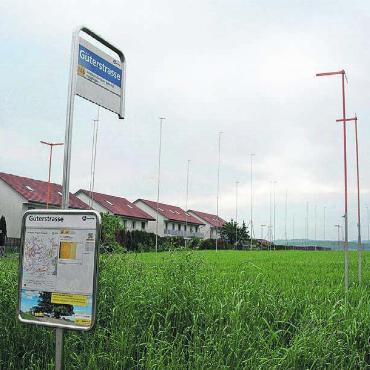 Bauboom erreicht Ballygebiet - Die Baugespanne zeigen, wie hoch die Mehrfamilienhäuser werden. Bild: chh