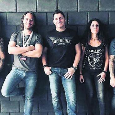 US-Rock mit Schweizer Support - Caroline Breitler und die Rocker von «Hardline» lassen es in Boswil so richtig krachen. Bild: pd
