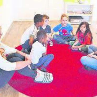 Erst die Grundlagen erarbeiten - Die bereits bestehenden Tagesstrukturen an der Schule Wohlen bieten schon ein umfassendes Betreuungsangebot, sogar in der Ferienzeit. Bild: Archiv