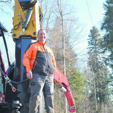 Seilbahn führt Holz aus dem Wald - Ist froh, dass bald konkrete Zahlen da sind, vom System mit der Seilbahn aber nicht restlos überzeugt: Förster Christoph Schmid.