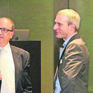 «Modernste Technik sorgt für Effizienz» - Diskussion rund um die Landwirtschaft (von links): Gemeindeammann Arsène Perroud, Regierungsrat Markus Dieth und der Wohler Landwirt Raphael Müller. Bilder: Daniel Marti