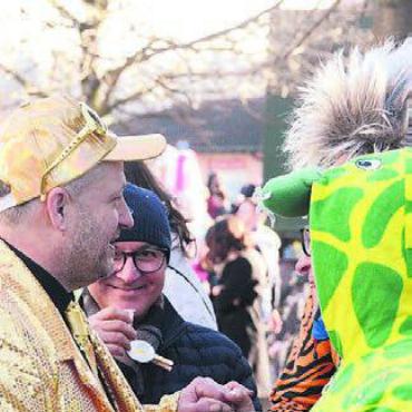 Ganz viel Lust auf Fasnacht - Zeit für einen kleinen Schwatz muss sein.