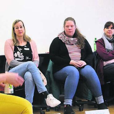 Kapazität ausgeschöpft - Priska Flury leitete den Kurs über das Glücklichsein, das für Kinder und Eltern gleichzeitig wichtig ist.