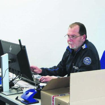 Eine Herzensangelegenheit - Am neuen Standort angekommen: Die Räumlichkeiten sind grosszügig, noch stehen ein paar Schachteln herum, aber bald werden sich die Mitglieder der Repol wieder heimisch fühlen. Bilder: Daniel Marti