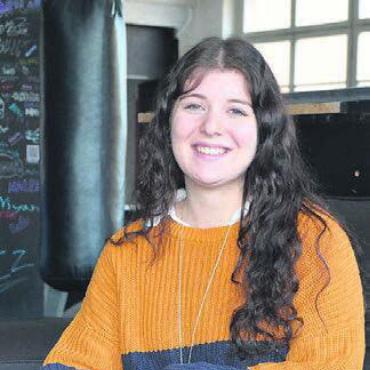 Sackgeldjöbbli gesucht - Sozialarbeiterin Stefanie Suter und ihr Team setzen sich für mehr Jobangebote für Jugendliche ein.