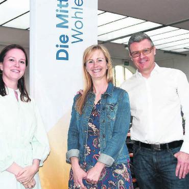 Mit Fairness und Erfahrung - Führungswechel bei der Mitte: Stefanie Dietrich und Sonja Isler-Rüttimann übernehmen von Harry Lütolf das Präsidium. Bild: Daniel Marti