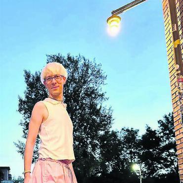 Vielseitiges Werk: «Nebula» - Ihre Klänge bezaubern: Coco Schwarz aus Wohlen. Bild: zg