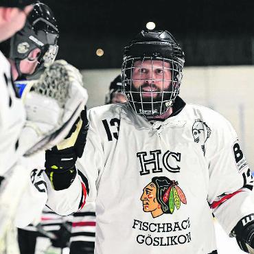 Bis in den Final gestürmt - Geht auch auf dem Eis als Beispiel voran: Mit vier Toren und einem Assist gegen die Argovia Stars schoss Michel Simmen seine Indianer fast im Alleingang in den Play-off-Final. Bild: Archiv/awa