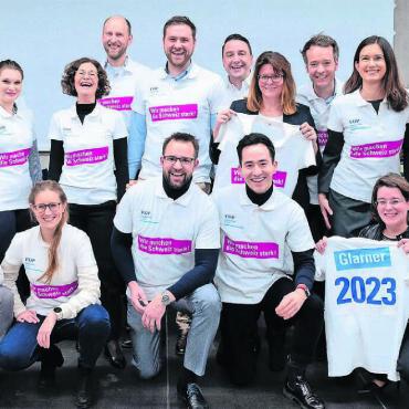 Den dritten Sitz im Visier - Die Kandidierenden der FDP-Hauptliste (hinten v.l.): Tobias Hottiger, Beat Käser, Anna Staub, Sabina Freiermuth, Martin Arnold, Adrian Meier, Bruno Tüscher, Claudia Hauser, Adrian Schoop, Maja Riniker, Matthias Jauslin – Vorne (v.l.): Beat Bechtold, Sheena Heinz, Titus Meier, Yannick Berner, Jeanine Glarner. Bilder: pd